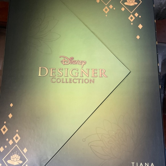 Disney limited edition Tiana doll - Picture 2 of 3